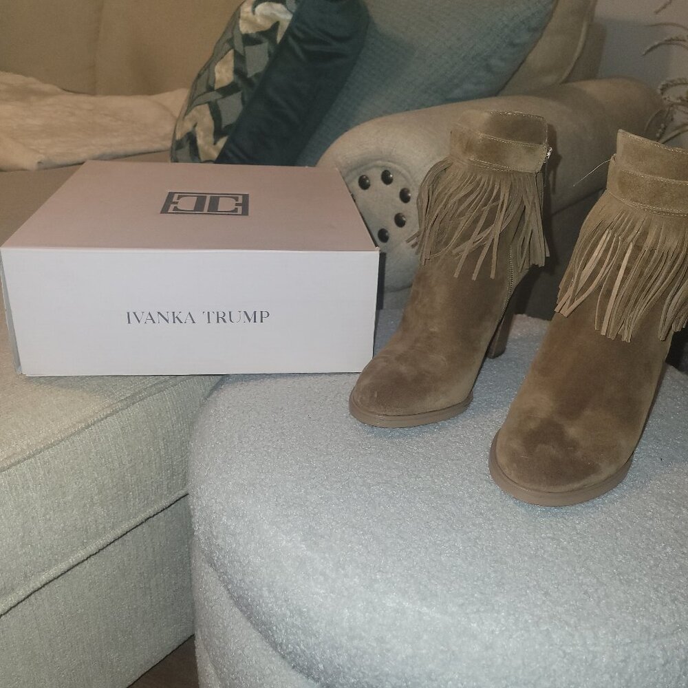 Ivanka Trump Size 8 Suede Boots